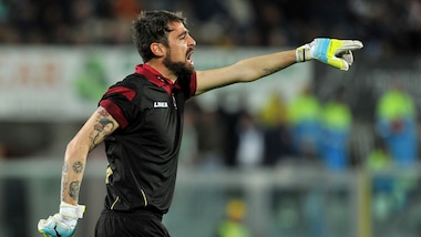 Serie B Livorno, che caos: Pinsoglio aggredito