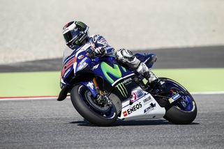 MotoGp Mugello: Lorenzo vince al fotofinish, Rossi out