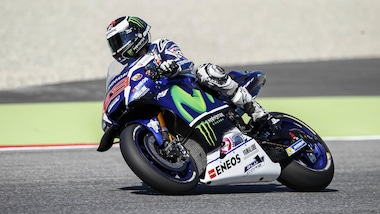 MotoGp Mugello: Lorenzo vince al fotofinish, Rossi out