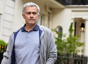 Manchester United: Mourinho in, van Gaal out. La lista della spesa del portoghese