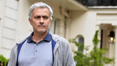 Manchester United: Mourinho in, van Gaal out. La lista della spesa del portoghese