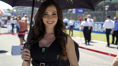MotoGp, al Mugello le grid girls infiammano la pista