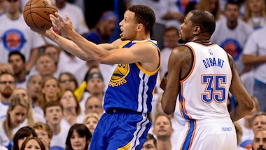 Curry salva Golden State, Warriors ancora vivi