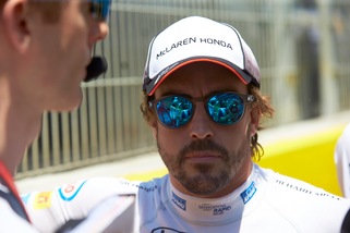 F1, Alonso: che gol con la Nazionale Piloti!