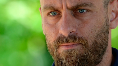 Italia: De Rossi si blocca per un fastidio al tendine, centrocampo azzurro decimato