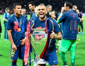 Dani Alves cannibale: ha vinto più coppe della rosa juventina