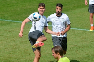 Juventus, guarda Khedira in ritiro con la Germania