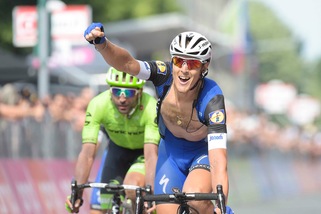 Giro d'Italia, Trentin vince a Pinerolo. Kruijswijk resta in rosa