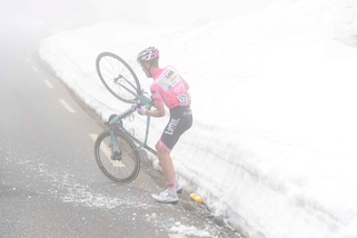 Giro d'Italia, Kruijswijk cade sul ghiaccio