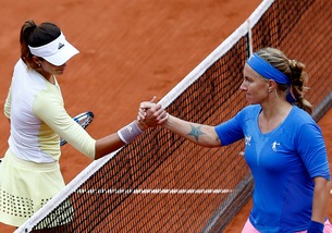 Tennis, Roland Garros: Muguruza vola ai quarti. Raonic, ko a sorpresa