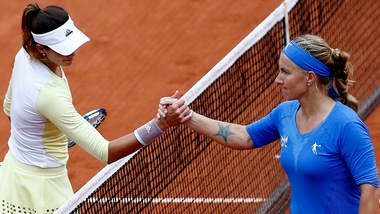 Tennis, Roland Garros: Muguruza vola ai quarti. Raonic, ko a sorpresa