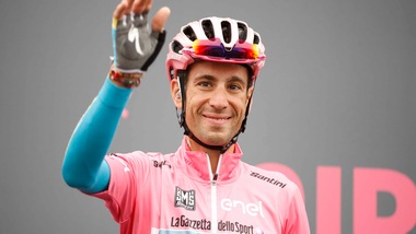 Giro d'Italia, Nibali sfila in rosa: è sua la 99ª edizione. Ad Arndt l'ultima tappa
