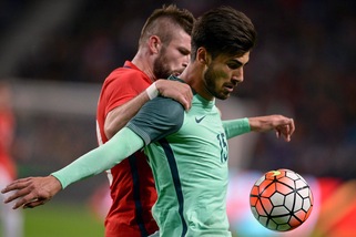 Calciomercato Juventus, forte pressing su Gomes: ostacolo United