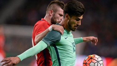 Calciomercato Juventus, forte pressing su Gomes: ostacolo United