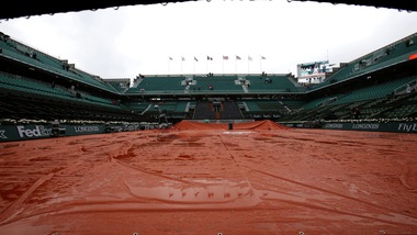 Tennis Roland Garros, la pioggia fa annullare tutto il programma
