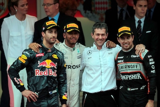 F1 Mercedes, Hamilton: «Complimenti a Ricciardo»