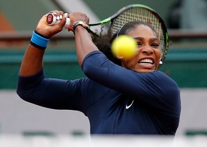Serena Williams vola in semifinale al Roland Garros