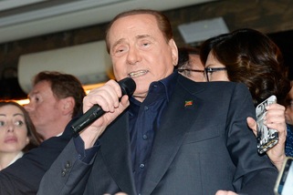 Milan, Berlusconi ai cinesi: «O garantiscono investimenti o non si chiude»