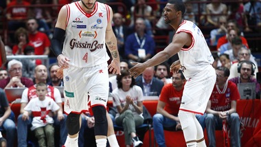 Reggio, doppia tegola: Aradori stop, Silins in forse