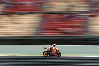 MotoGp, Catalogna: Marquez avanti, Rossi insegue
