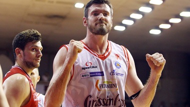 Basket: Reggio Emilia avanti per gara4