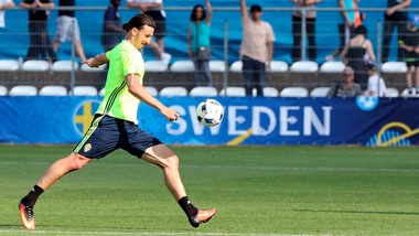Euro 2016 Svezia, il primo allenamento francese di Ibrahimovic