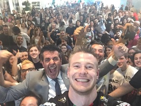 Ivan Zaytsev show a Perugia. Un bagno di folla unico per lo «Zar»