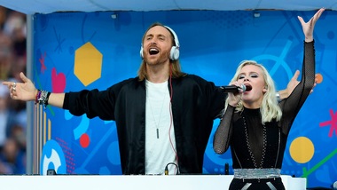 Euro 2016, Zara Maria Larsson e David Guetta fanno ballare Saint-Denis