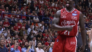 Milano torna avanti: Sanders regala il match-point