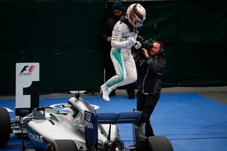 F1 Canada, Hamilton batte Vettel e riacciuffa Rosberg