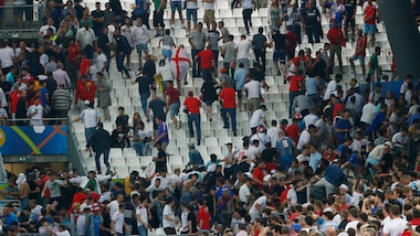 Euro 2016 Inghilterra, Rooney e Hodgson ai tifosi: «State fuori dai guai»