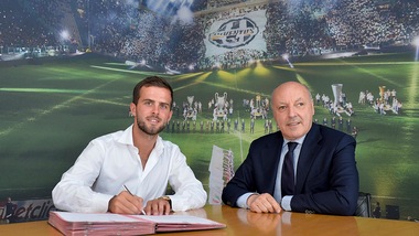Calciomercato Juventus, ecco le foto di Pjanic in bianconero