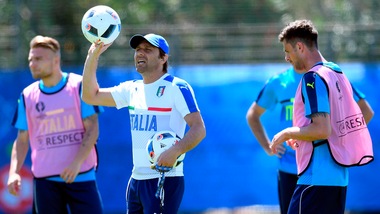 Euro 2016, ultimo allenamento dell'Italia prima della partenza