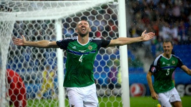 Euro 2016, Ucraina-Irlanda del Nord 0-2: McAuley e McGinn firmano la prima storica vittoria