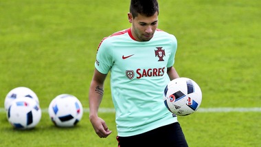 Calciomercato, ufficiale: Guerreiro al Borussia Dortmund