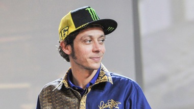 Le Mans, Vale attirato dall’idea di provarci, a Brad Pitt la bandiera del via