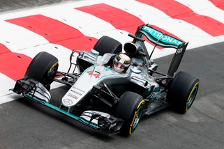 F1 Gp Baku, doppietta Mercedes nelle seconde libere