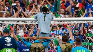 Italia-Svezia, Buffon, stavolta la missione è compiuta: la traversa è tua!