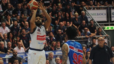 Basket A2, la Fortitudo è viva, finale riaperta