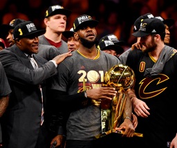 Cleveland campione Nba, lacrime di gioia per LeBron James