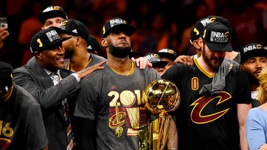 LeBron si commuove, Curry si incolpa