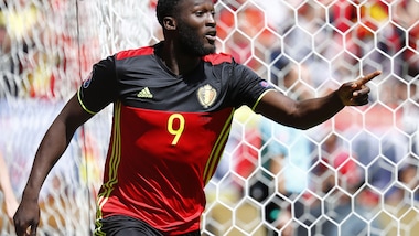 Calciomercato, Raiola su Lukaku: «Può restare all'Everton»