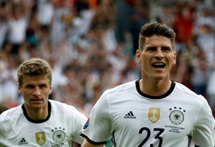 Euro 2016, Irlanda del Nord-Germania 0-1: Mario Gomez porta i tedeschi agli ottavi