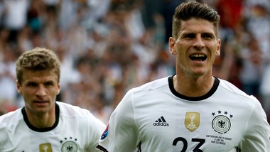 Euro 2016, Irlanda del Nord-Germania 0-1: Mario Gomez porta i tedeschi agli ottavi