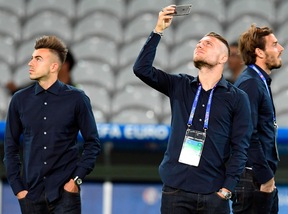 Euro 2016 Italia, gli azzurri a Lilla: il fotografo è Immobile