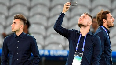 Euro 2016 Italia, gli azzurri a Lilla: il fotografo è Immobile