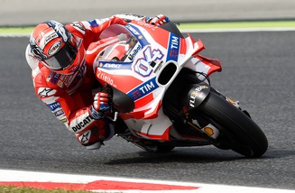MotoGp, Assen: Dovizioso in pole, Rossi è 2°
