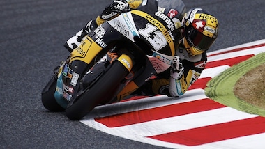 Moto2, Assen: Luthi va in pole