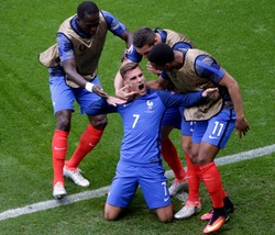 Euro 2016, Francia-Irlanda 2-1: Pogba regala un rigore, poi ci pensa Griezmann