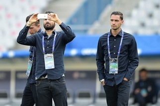Euro 2016, Italia: passeggiata e foto sul campo dello Stade de France